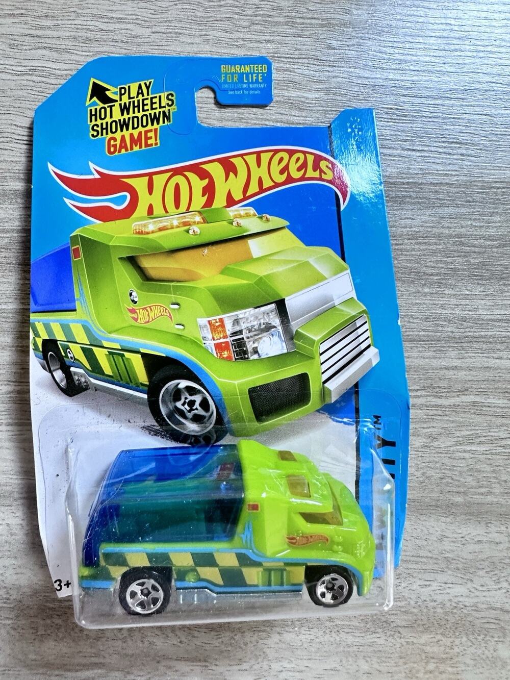2014 Hot Wheels HW CITY Rapid Response 43/250 Green Car Hotwheels H46